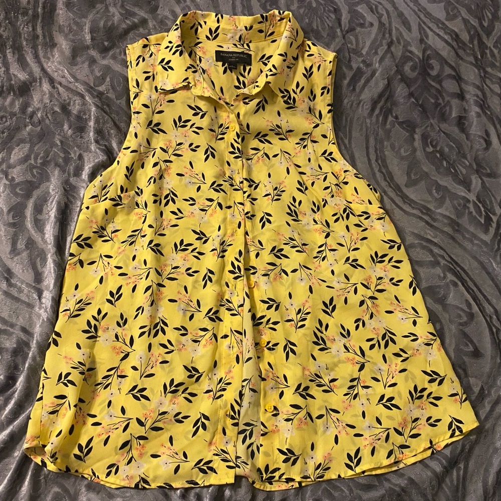 Banana Republic Yellow Sleeveless Button Down Blouse